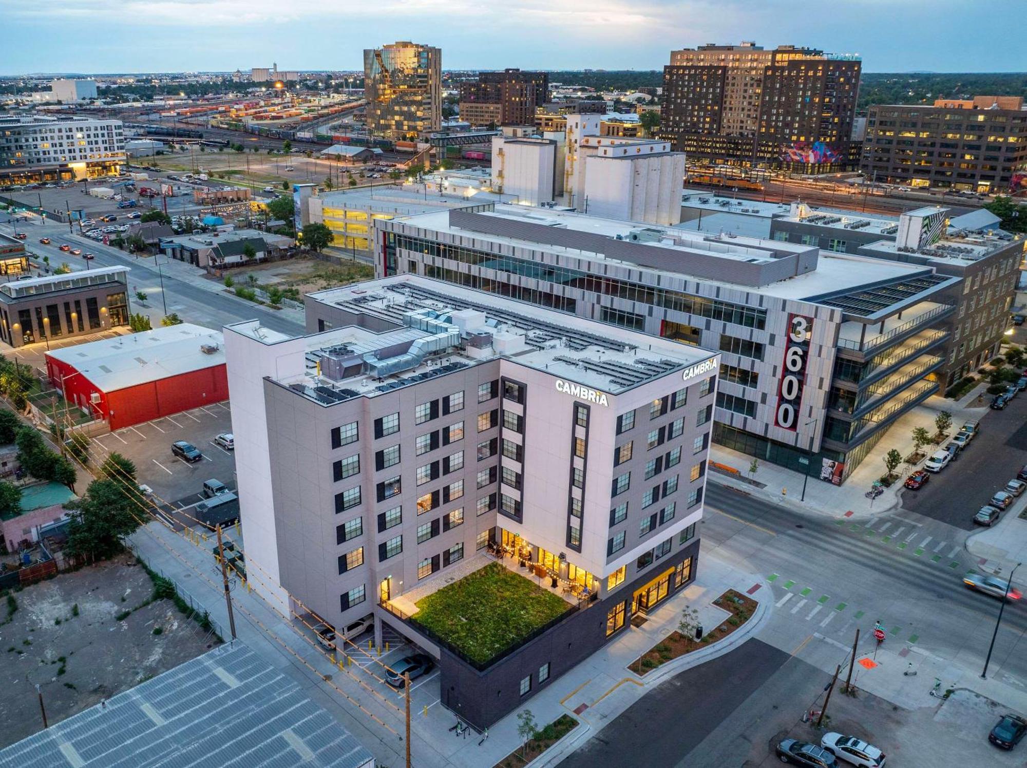 Cambria Hotel Denver Downtown Rino エクステリア 写真